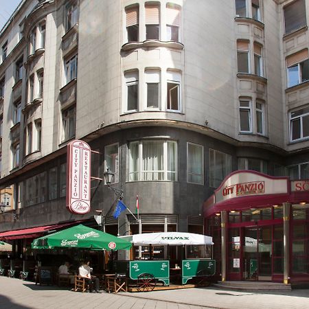 City Hotel Pilvax Budapeste Exterior foto